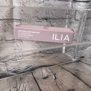 🥰ILIA Limitless Lash Mascara - Soft Pink Box